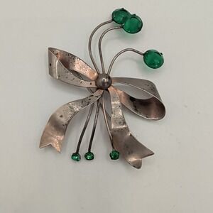Vintage Sterling Silver Retro Wire Ribbon Bow Brooch Green Glass Stones Pin